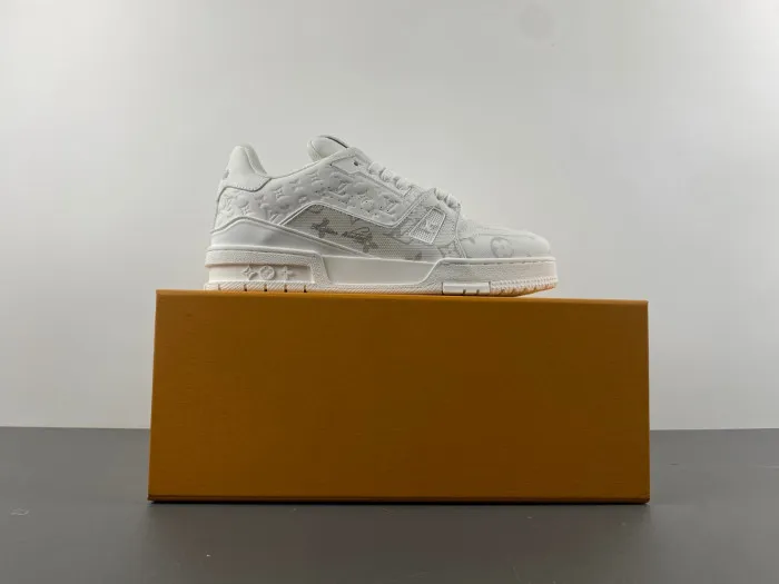 Affordable LV TRAINER SNEAKER 24052404 0112