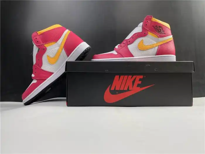 Tbkicks Air Jordan 1 High OGLight Fusion Red 555088-603 0122