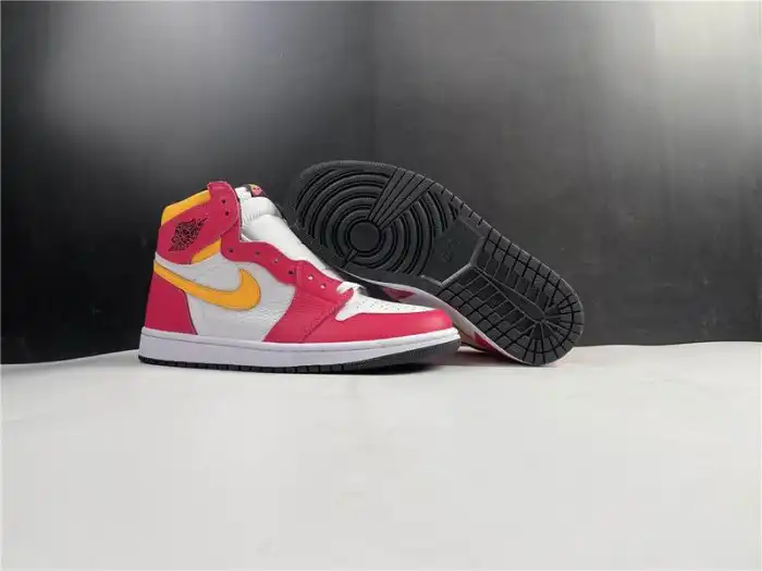 Tbkicks Air Jordan 1 High OGLight Fusion Red 555088-603 0122