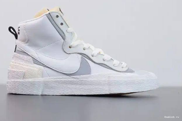 Tbkicks BLAZER SACAI WHITE NIKE X BV0072-100 MID 0219