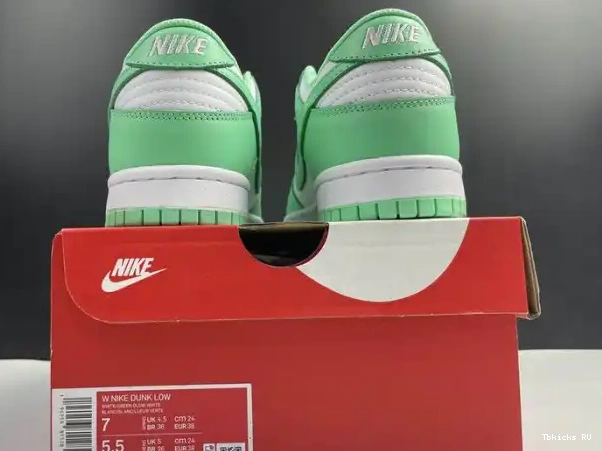 Tbkicks Glow (W) Nike DD1503-105 Green Low Dunk 0210