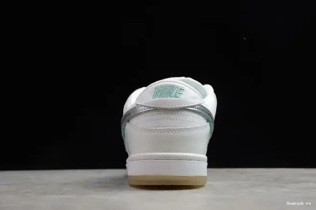 Tbkicks White SB BV1310-100 Diamond Nike Diamond Supply Co Dunk Low 0212