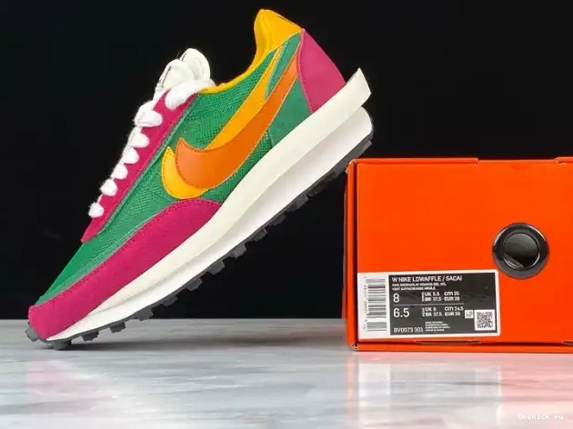 Onekick BV0073-301 Waffle LDV Sacai Green' Nike 'Pink x 0220