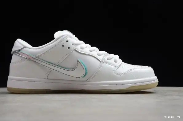 Tbkicks White SB BV1310-100 Diamond Nike Diamond Supply Co Dunk Low 0212