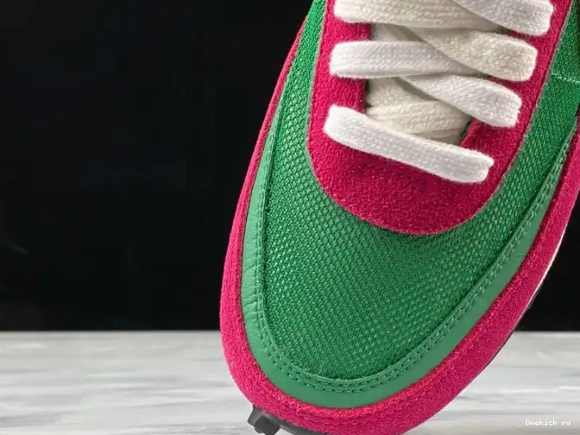 Onekick BV0073-301 Waffle LDV Sacai Green' Nike 'Pink x 0220