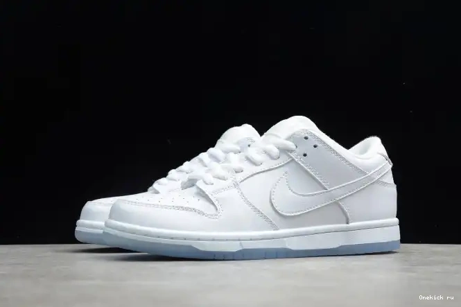 Onekick 304292-100 Dunk White Nike SB Ice Low 0217