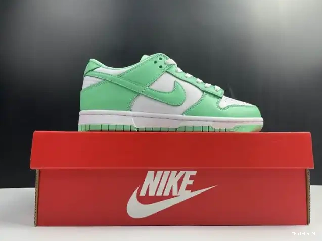 Tbkicks Glow (W) Nike DD1503-105 Green Low Dunk 0210