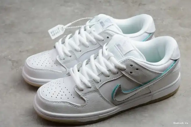 Tbkicks White SB BV1310-100 Diamond Nike Diamond Supply Co Dunk Low 0212