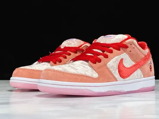 Tbkicks Low Nike Skateboards StrangeLove CT2552-800 Dunk SB 0211