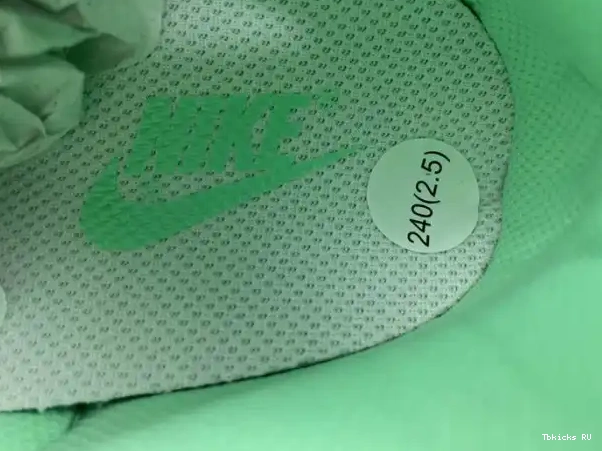 Tbkicks Glow (W) Nike DD1503-105 Green Low Dunk 0210