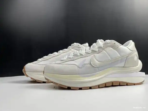 Reps VAPORWAFFLE DD1875-100 NIKE WHITE SACAI 0219