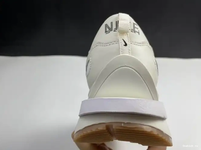 Reps VAPORWAFFLE DD1875-100 NIKE WHITE SACAI 0219