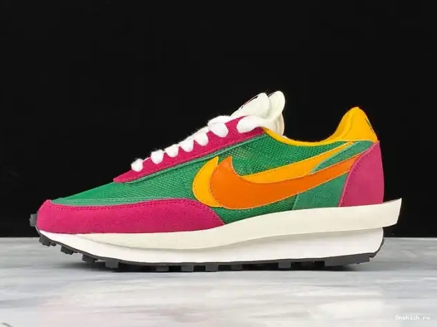 Onekick BV0073-301 Waffle LDV Sacai Green' Nike 'Pink x 0220