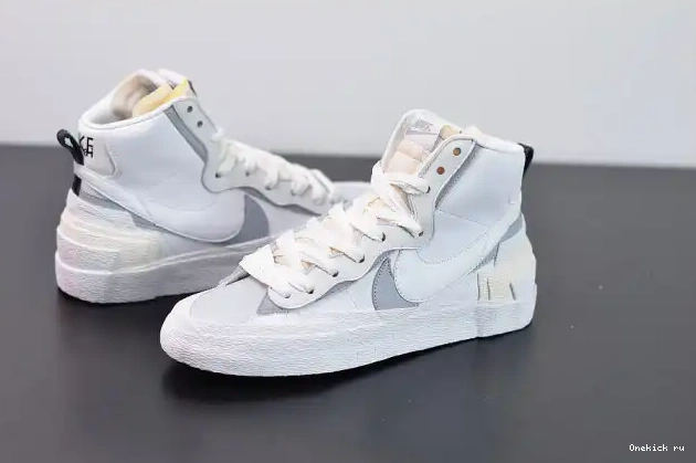 Tbkicks BLAZER SACAI WHITE NIKE X BV0072-100 MID 0219