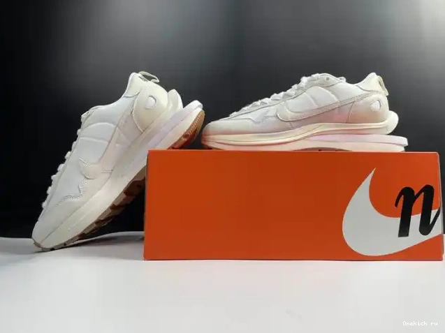 Reps VAPORWAFFLE DD1875-100 NIKE WHITE SACAI 0219