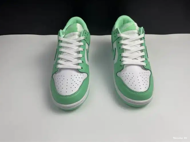 Tbkicks Glow (W) Nike DD1503-105 Green Low Dunk 0210