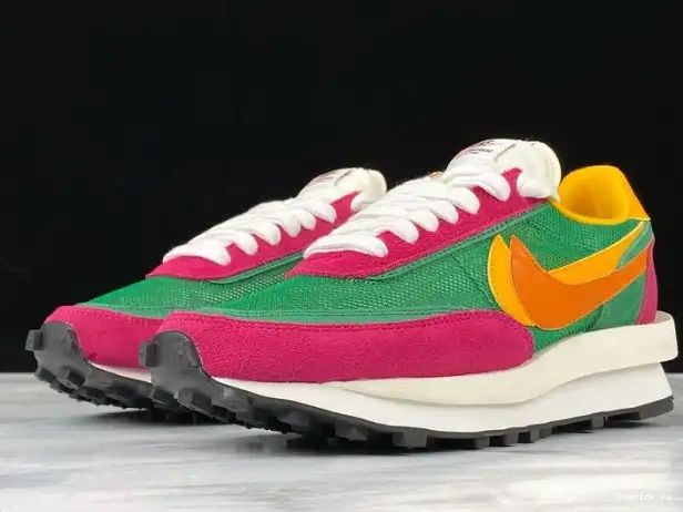 Onekick BV0073-301 Waffle LDV Sacai Green' Nike 'Pink x 0220