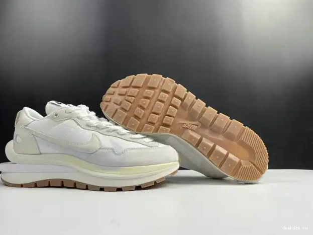 Reps VAPORWAFFLE DD1875-100 NIKE WHITE SACAI 0219