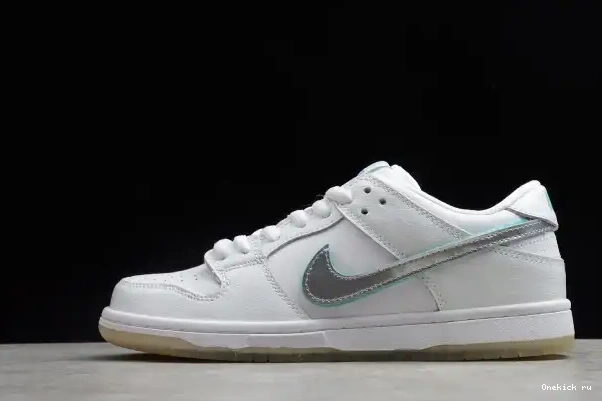 Tbkicks White SB BV1310-100 Diamond Nike Diamond Supply Co Dunk Low 0212