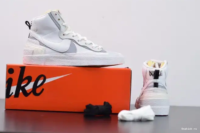 Tbkicks BLAZER SACAI WHITE NIKE X BV0072-100 MID 0219