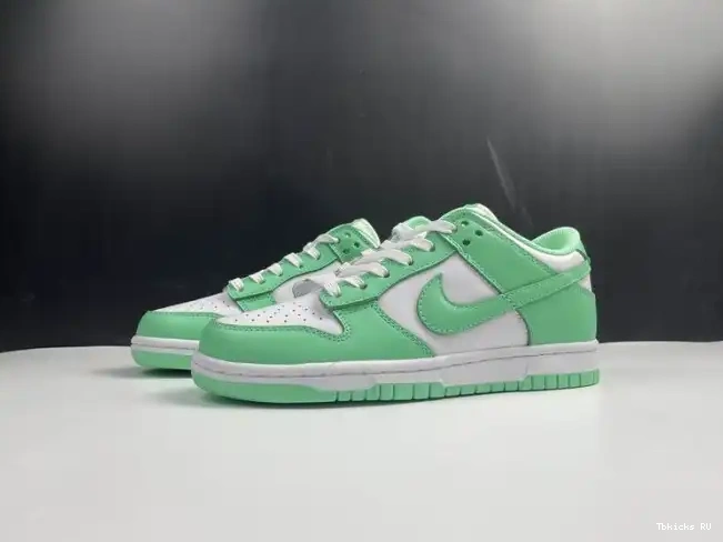 Tbkicks Glow (W) Nike DD1503-105 Green Low Dunk 0210