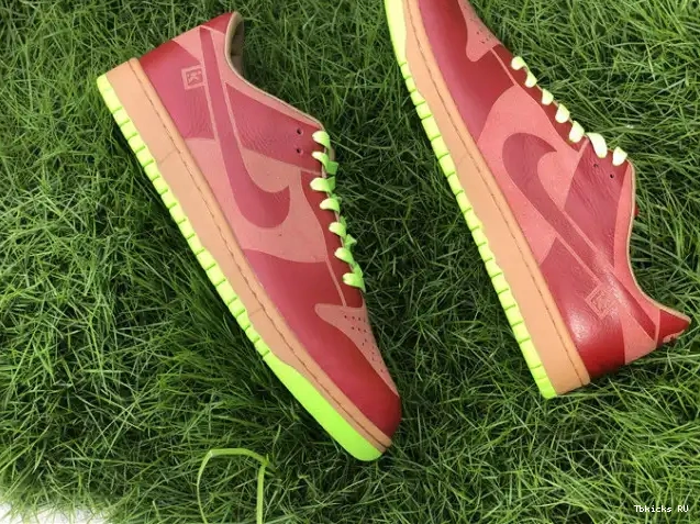 Affordable Laser Low Nike 311611-661 Chartreuse Red Dunk Varsity 1-Piece 0224