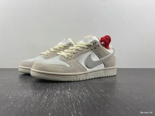 Tbkicks FZ5654-100 of Love Low Nike City SB Dunk 0210