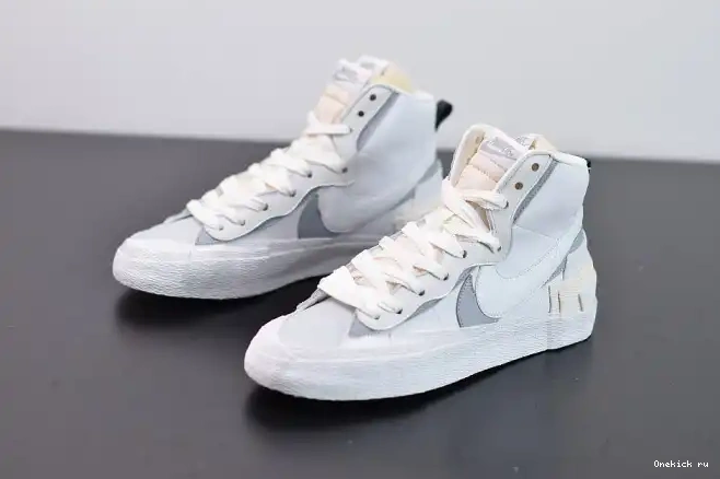 Tbkicks BLAZER SACAI WHITE NIKE X BV0072-100 MID 0219