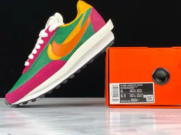 Onekick LDV BV0073-301 Nike Sacai Green' Waffle 'Pink x 0302