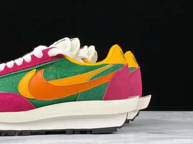 Onekick LDV BV0073-301 Nike Sacai Green' Waffle 'Pink x 0302